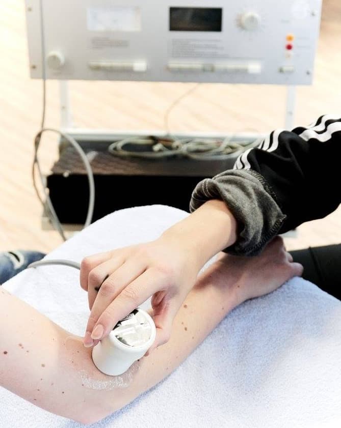 Ultraschalltherapie — Behandlung in der Physio Manka